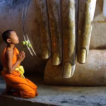 Văn khấn lễ Phật tại chùa – Bài khấn cầu bình an, giải nghiệp, và thành tâm nhất